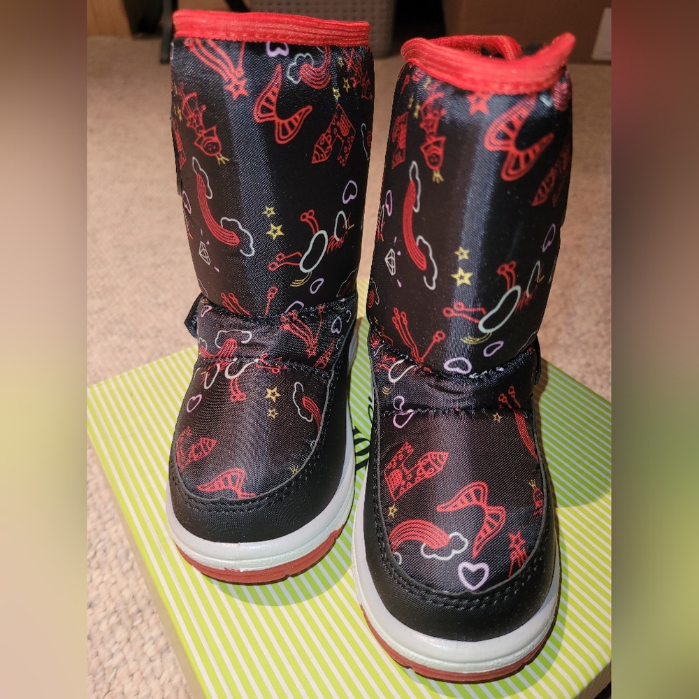 Toddler size 7, 8, 10 or 11 winter snowflake boots by Adorababy, NEW - Picture 3 of 5